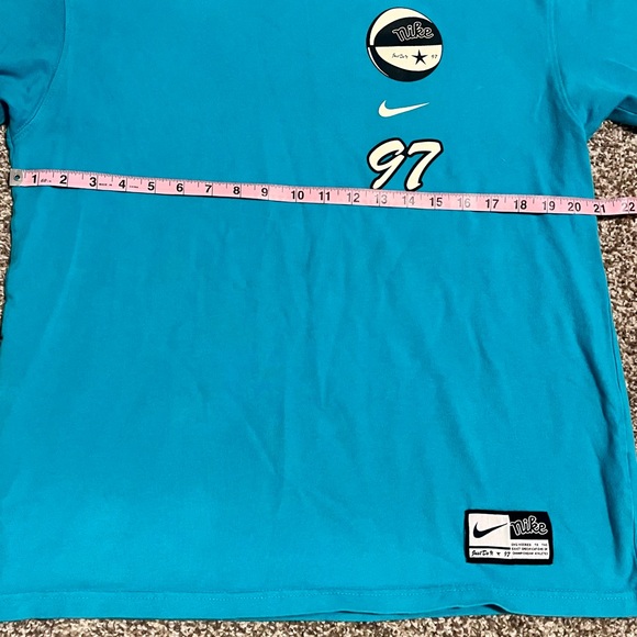 The Nike Tee Max90 Basketball T-Shirt Heavyweight Throwback - Picture 5 of 7